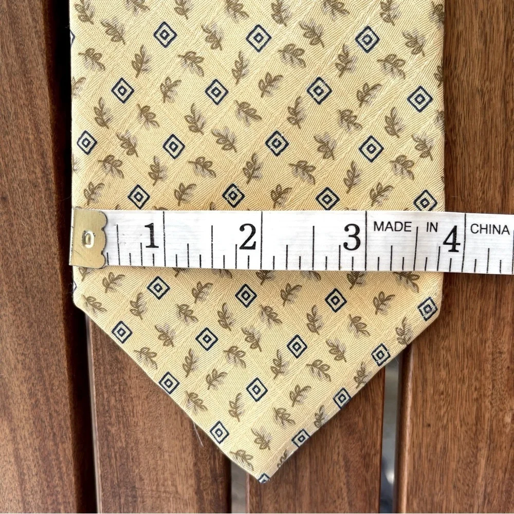 RALPH LAUREN CHAPS ~ 90s Vintage Yellow Silk Power Tie ~ Fall Leaves ~ 4” Width